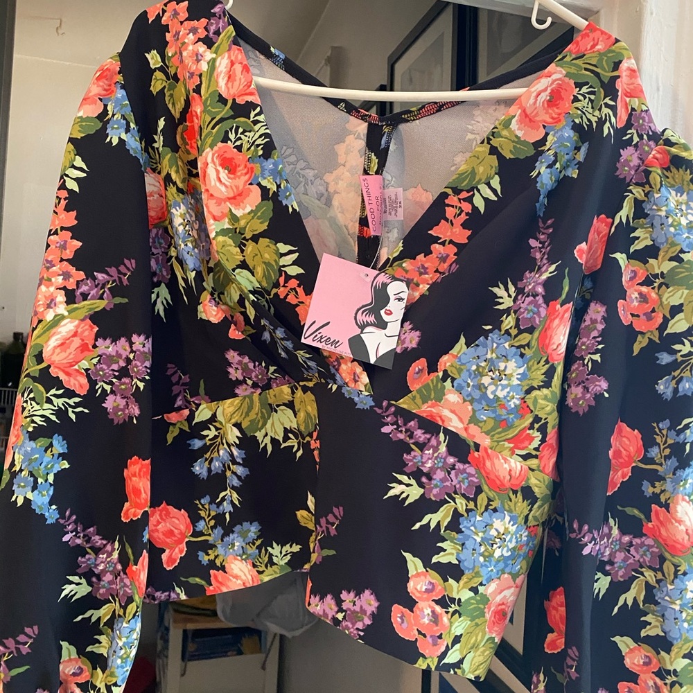NWT Vixen Bawdy Cropped Blouse